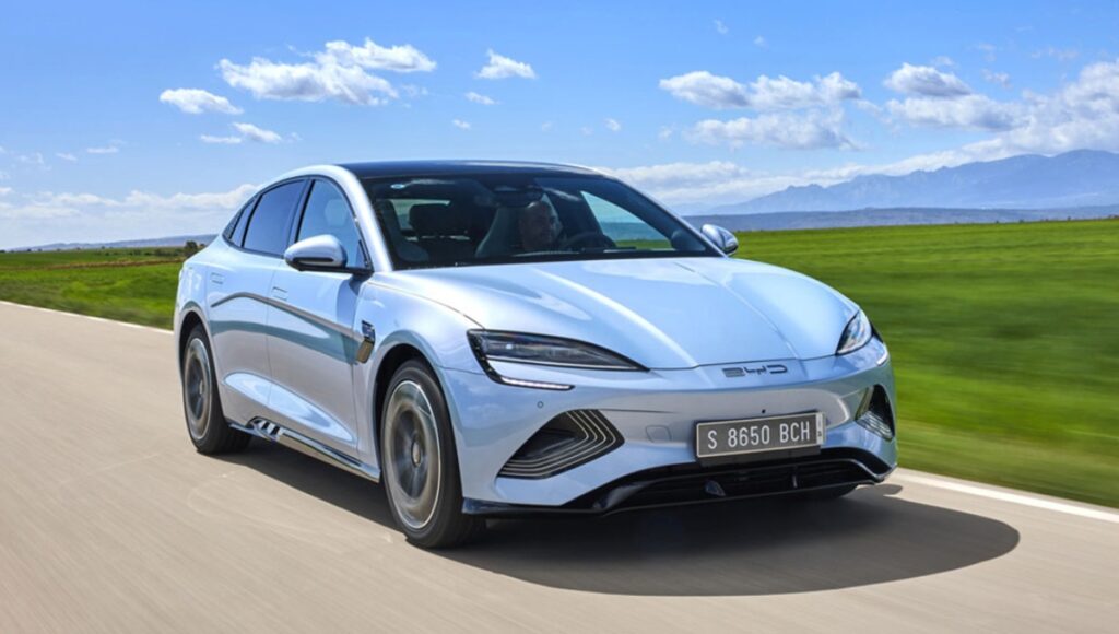 BYD Seal इलेक्ट्रिक कार, 580KM रेंज वाली यह सेडान बदल देगी भारत की सड़कों का अंदाज़