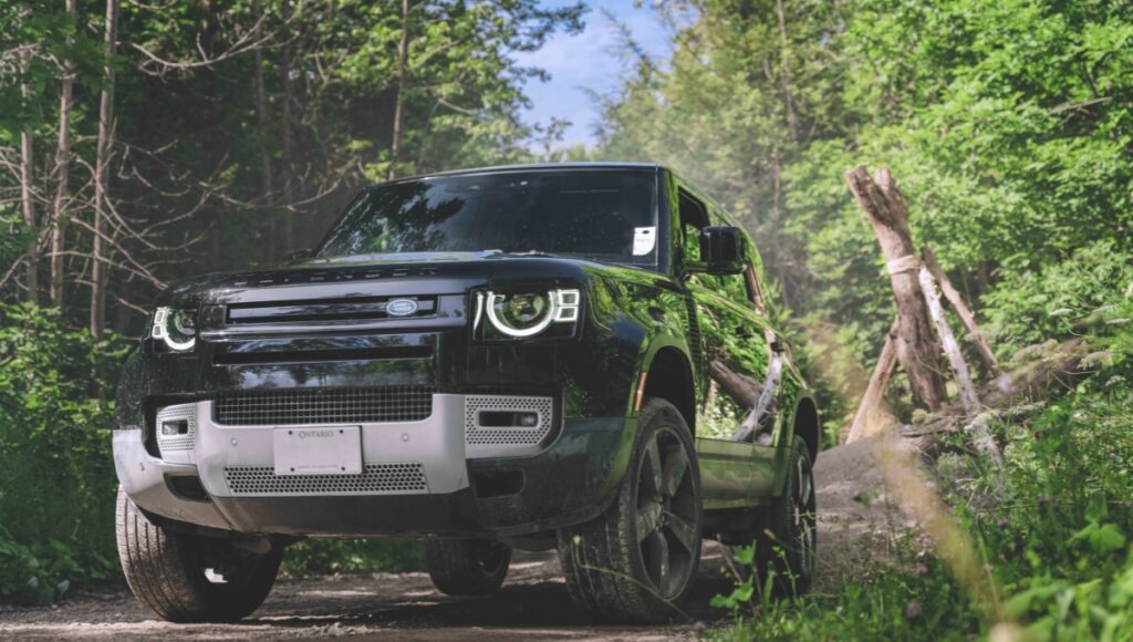 Land Rover Defender: लग्ज़री, दमदार परफॉर्मेंस और बेमिसाल स्टाइल का संगम