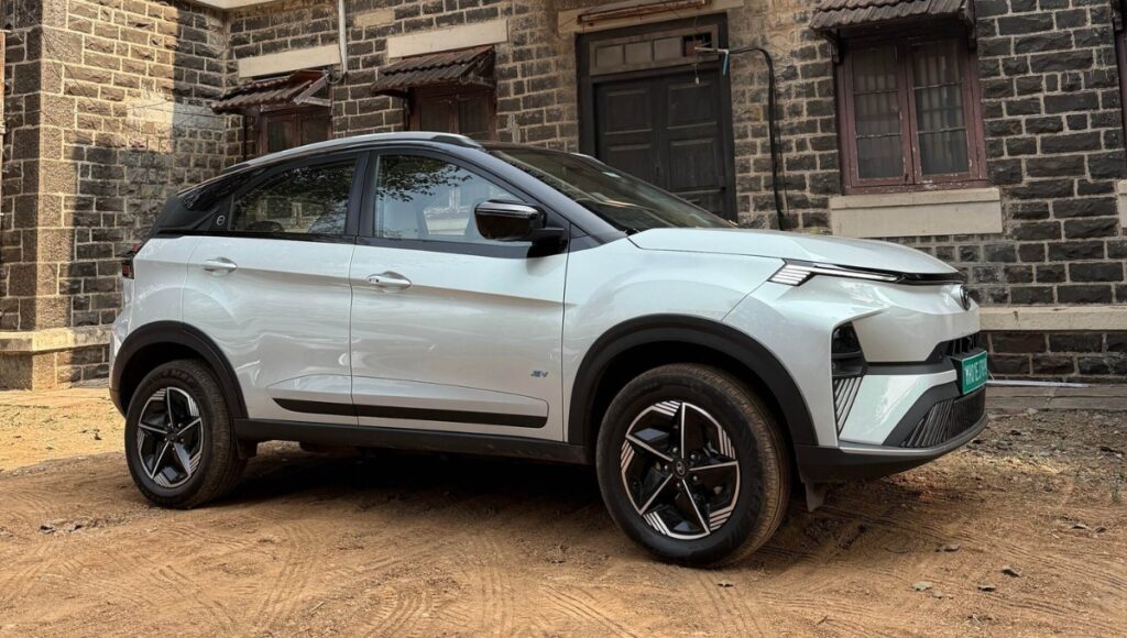 Tata Nexon: 113bhp पावर, 260Nm टॉर्क और 382 लीटर बूट स्पेस के साथ