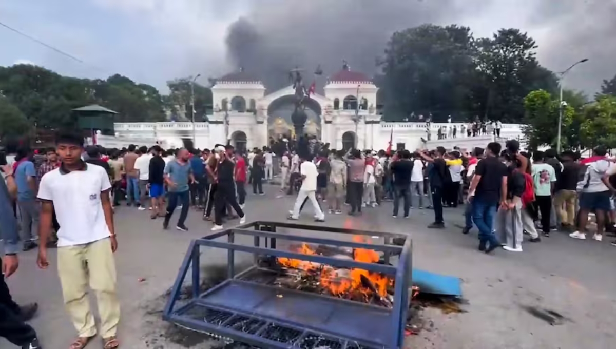 Nepal में विरोध प्रदर्शनों की हृदयविदारक स्थिति सेना प्रमुख ने Gen Z प्रतिनिधियों से की शांति बहाल करने की चर्चा