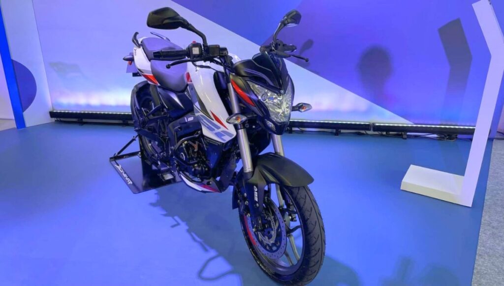 Bajaj Pulsar NS200 2025: 40 kmpl माइलेज और स्टाइलिश लुक के साथ बजट-फ्रेंडली स्पोर्ट्स बाइक