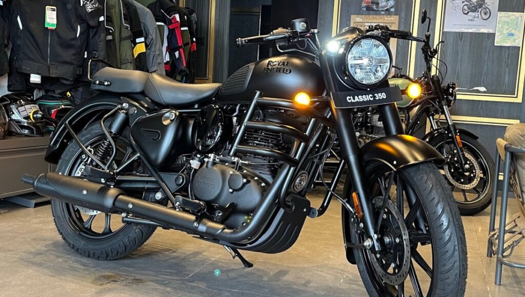 Royal Enfield Classic 350: सिर्फ 1.93 लाख में दमदार 349cc इंजन और LED हेडलाइट्स के साथ