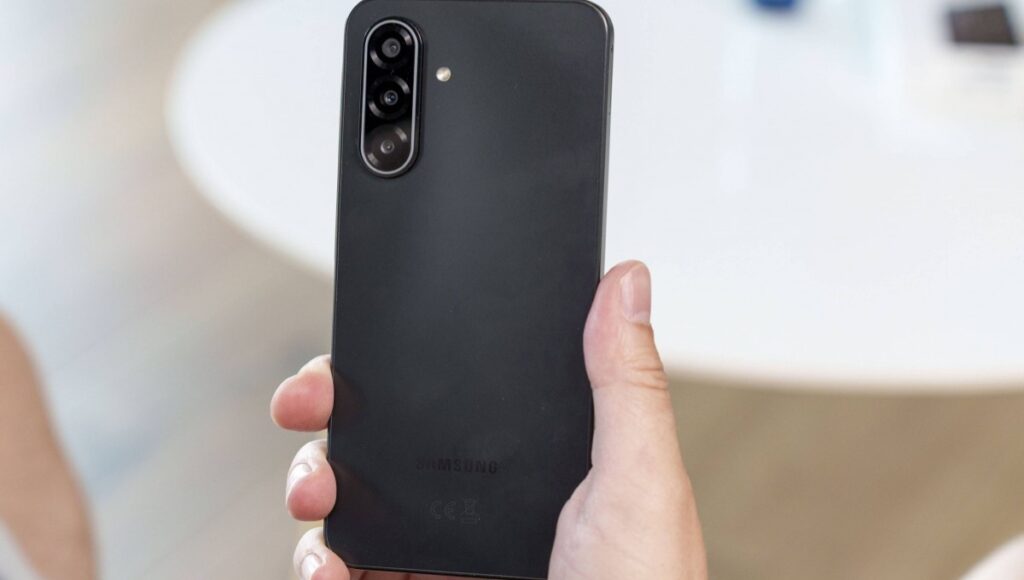 सिर्फ ₹20,000 में आया Samsung Galaxy F17: 50MP कैमरा और 25W फास्ट चार्जिंग के साथ