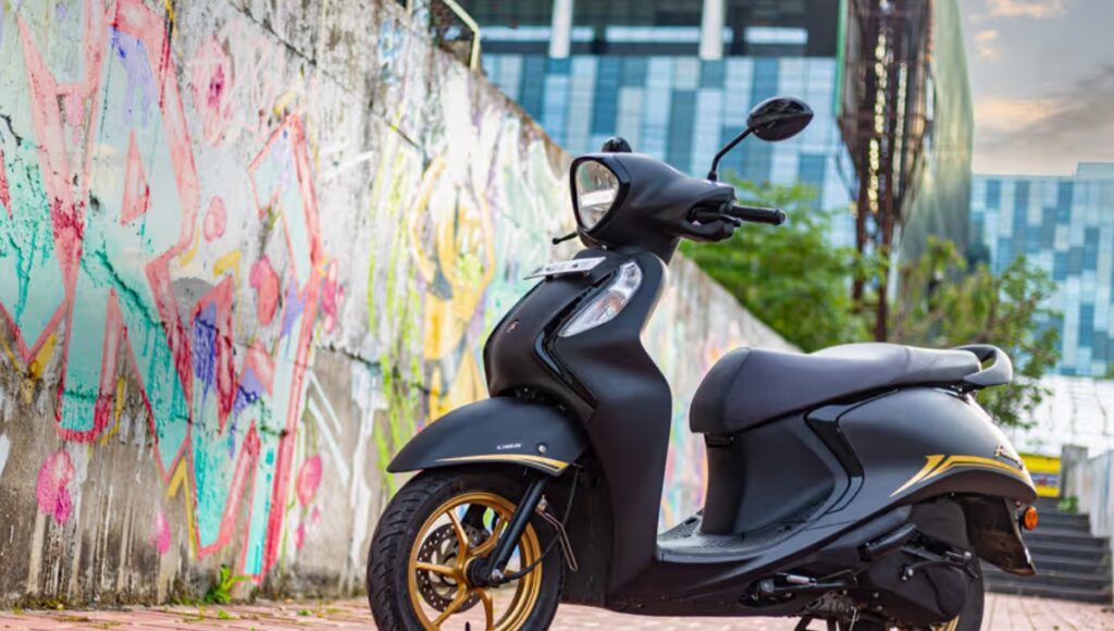 Yamaha Fascino 125: स्टाइलिश और पावरफुल स्कूटर सिर्फ ₹90,000 में 125cc, UBS ब्रेक और 21L स्टोरेज