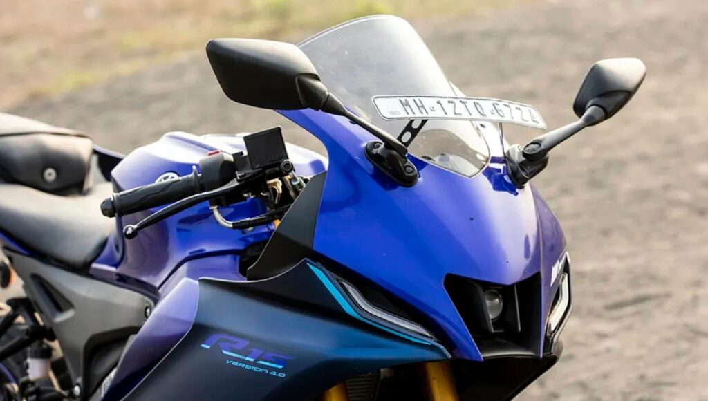 ₹1.82 लाख में मिलेगी Yamaha R15 V4 जानिए एडवांस फीचर्स और स्टाइलिश डिजाइन