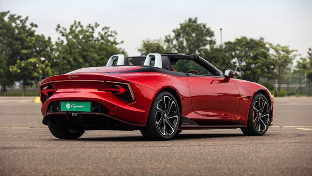 MG Cyberster: दमदार इलेक्ट्रिक स्पोर्ट्स कार, 500km की रेंज और ₹50 लाख की कीमत के साथ भविष्य की रफ्तार