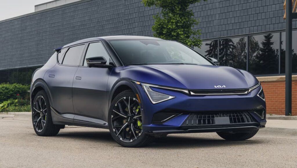 Kia की टॉप 5 कारें 2025: हर सफर में लग्जरी, स्टाइल और पावर का तड़का