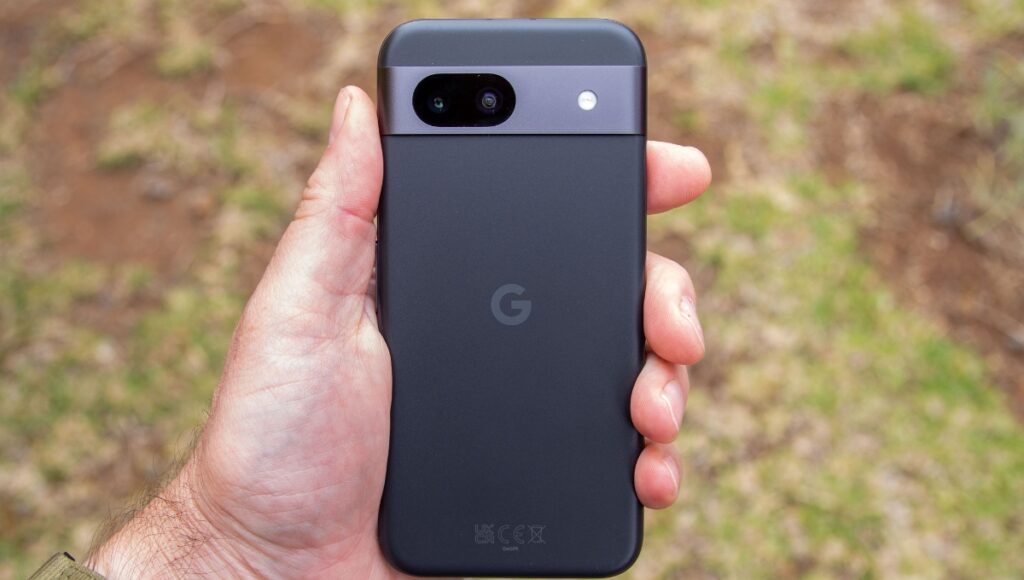 Google Pixel 8a 2025: 6.1 OLED डिस्प्ले, 64MP डुअल कैमरा, 4492mAh बैटरी और कीमत