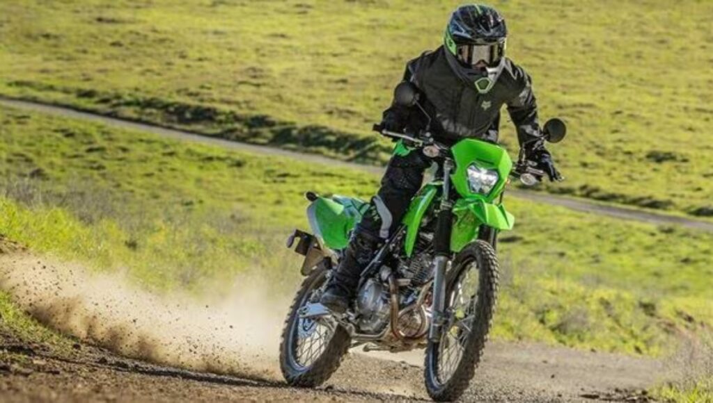 Kawasaki KLX 230: भारत में अब सिर्फ ₹1.84 लाख में मिलेगी दमदार ऑफ-रोड बाइक