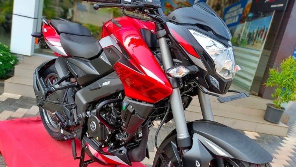 Bajaj Pulsar NS200: 200cc इंजन, 40 kmpl माइलेज और ₹1.58 लाख की कीमत के साथ अब भी युवाओं की धड़कन