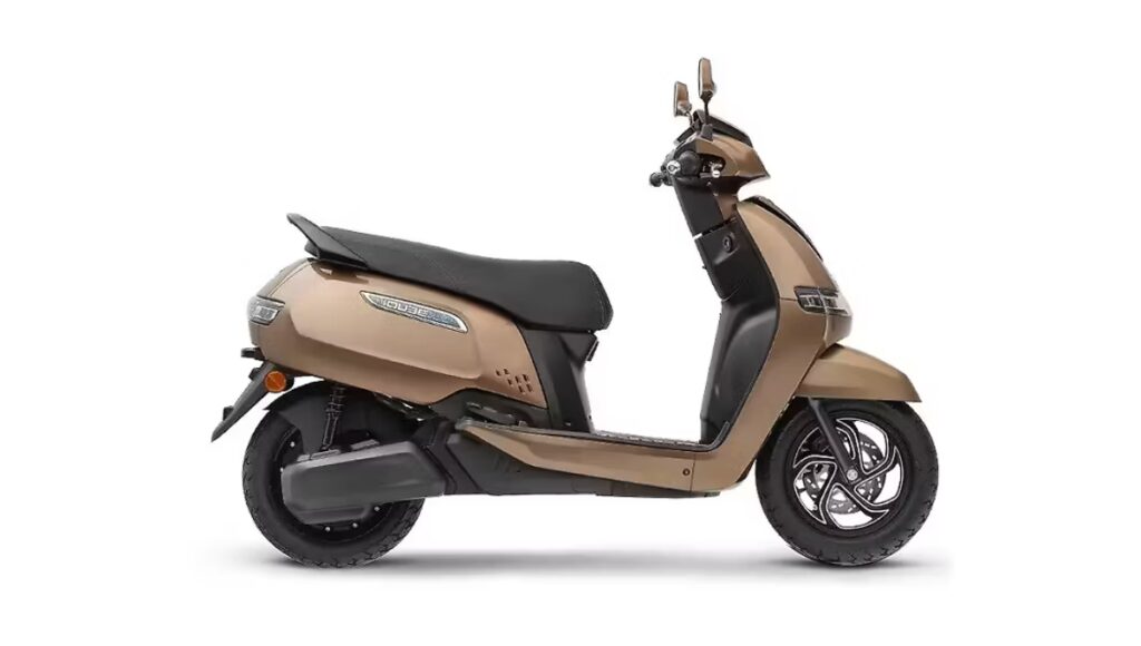 TVS iQube Electric Scooter 2025 4.4 kW पावर, 75 km/h टॉप स्पीड, सिर्फ ₹1.30 लाख में