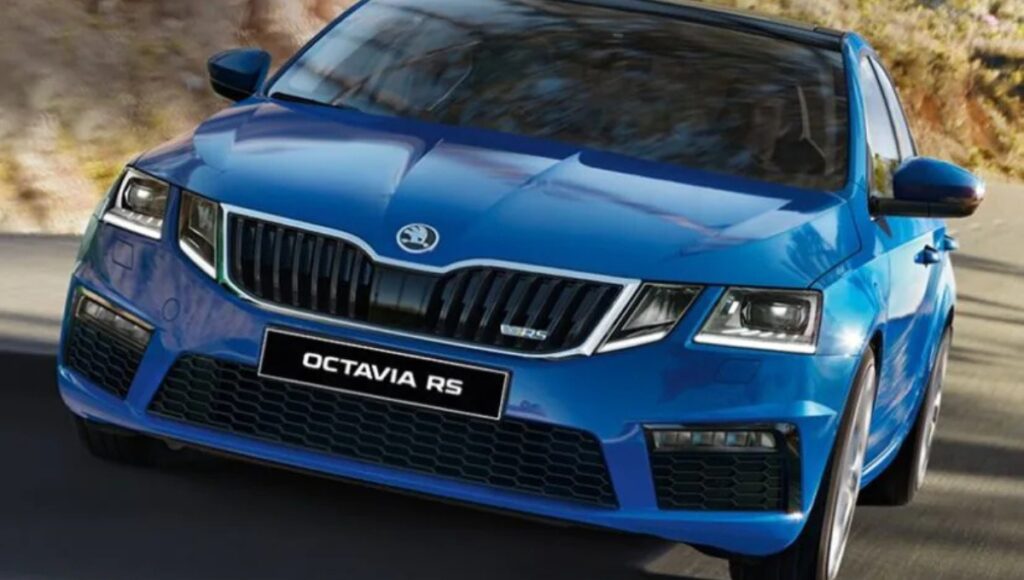 Skoda Octavia RS 2025: 261 बीएचपी पावर, 15 kmpl माइलेज और ₹49.99 लाख की लग्ज़री ड्राइव